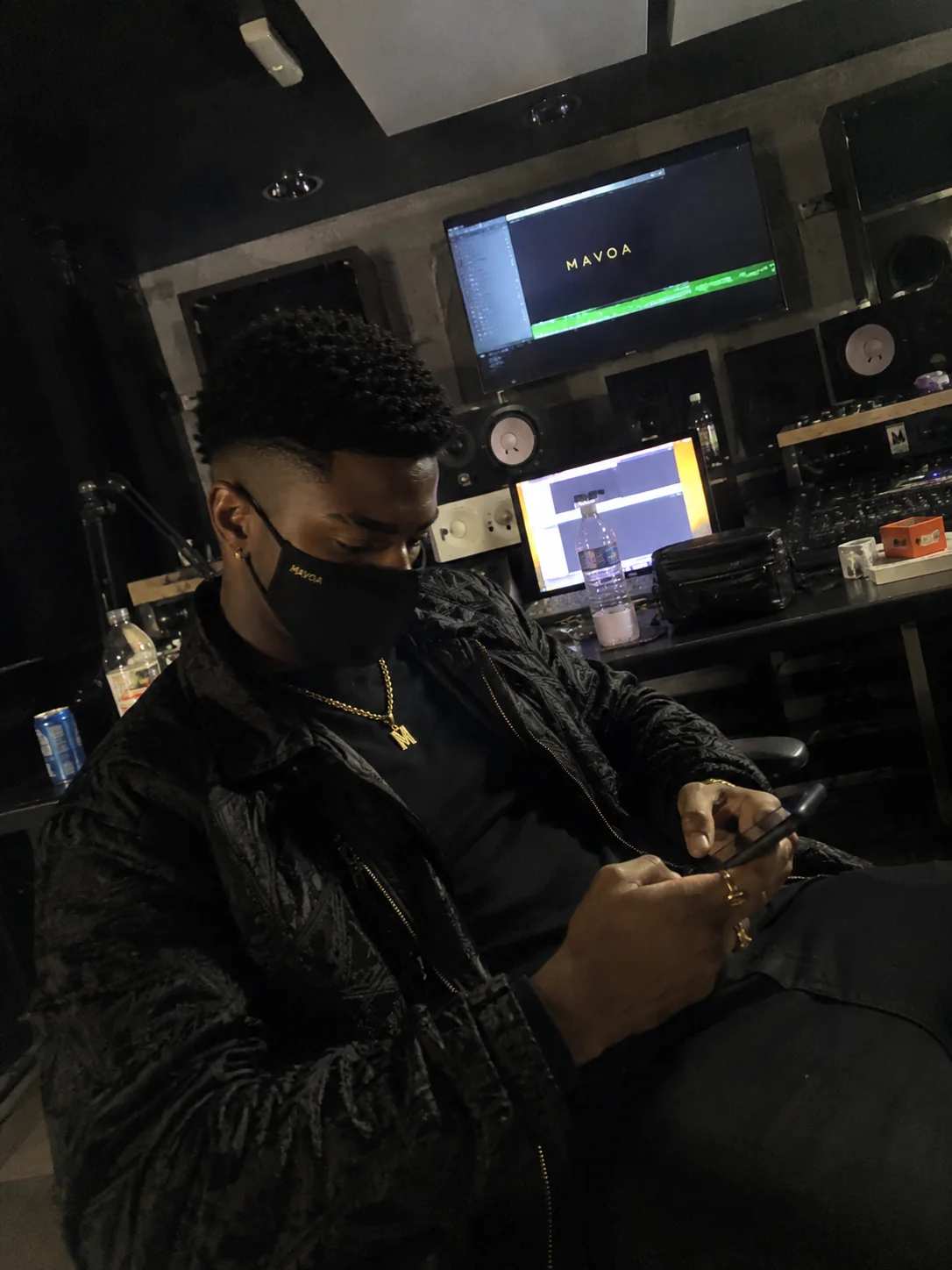 Session de travail en studio autour d'un projet MVR Records